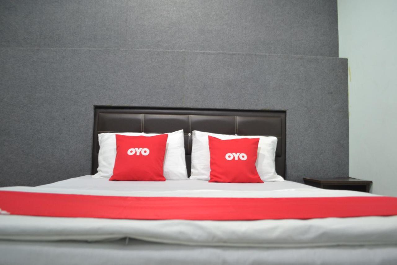 Oyo 89737 Hotel Tishoa Kampong Batu Tiga المظهر الخارجي الصورة