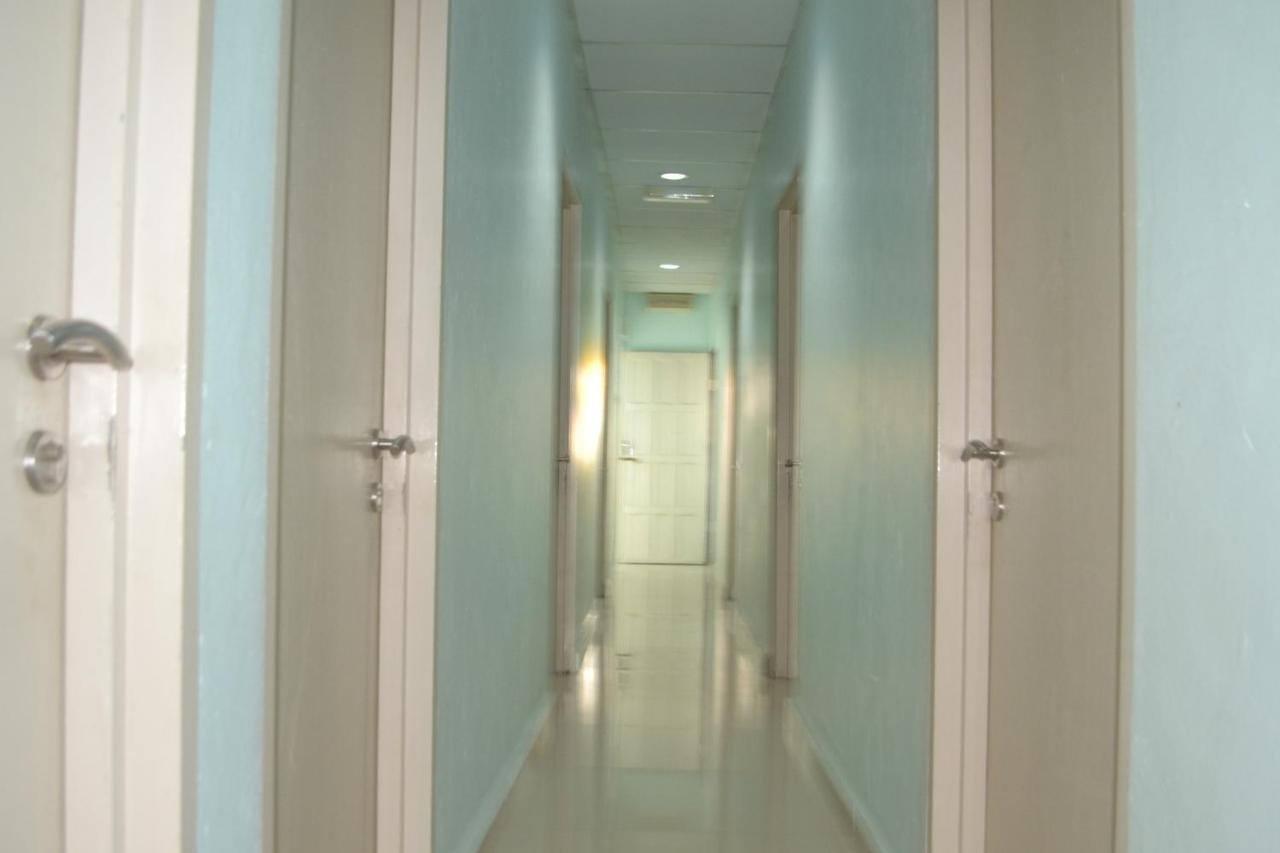 Oyo 89737 Hotel Tishoa Kampong Batu Tiga المظهر الخارجي الصورة