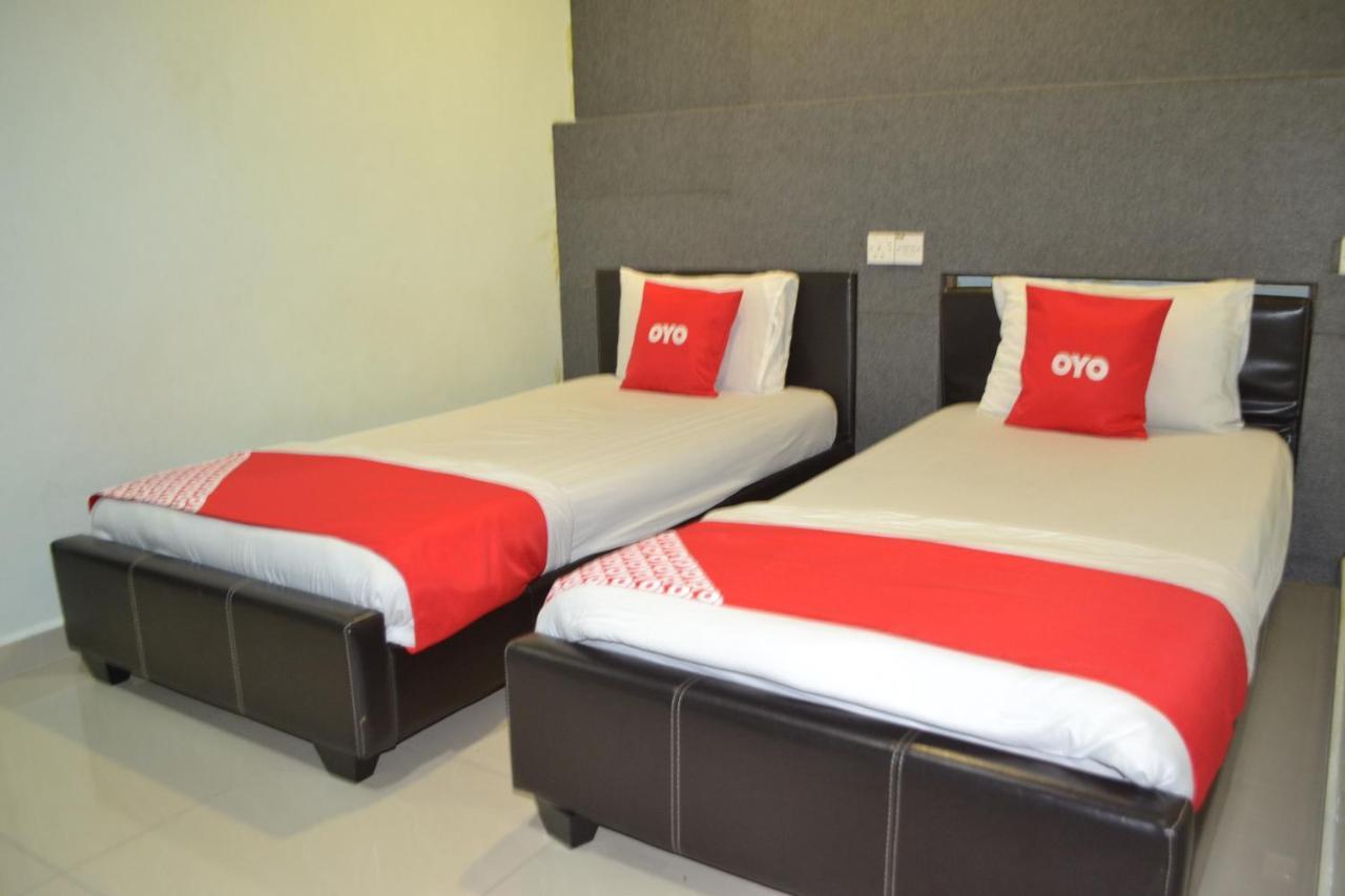 Oyo 89737 Hotel Tishoa Kampong Batu Tiga المظهر الخارجي الصورة