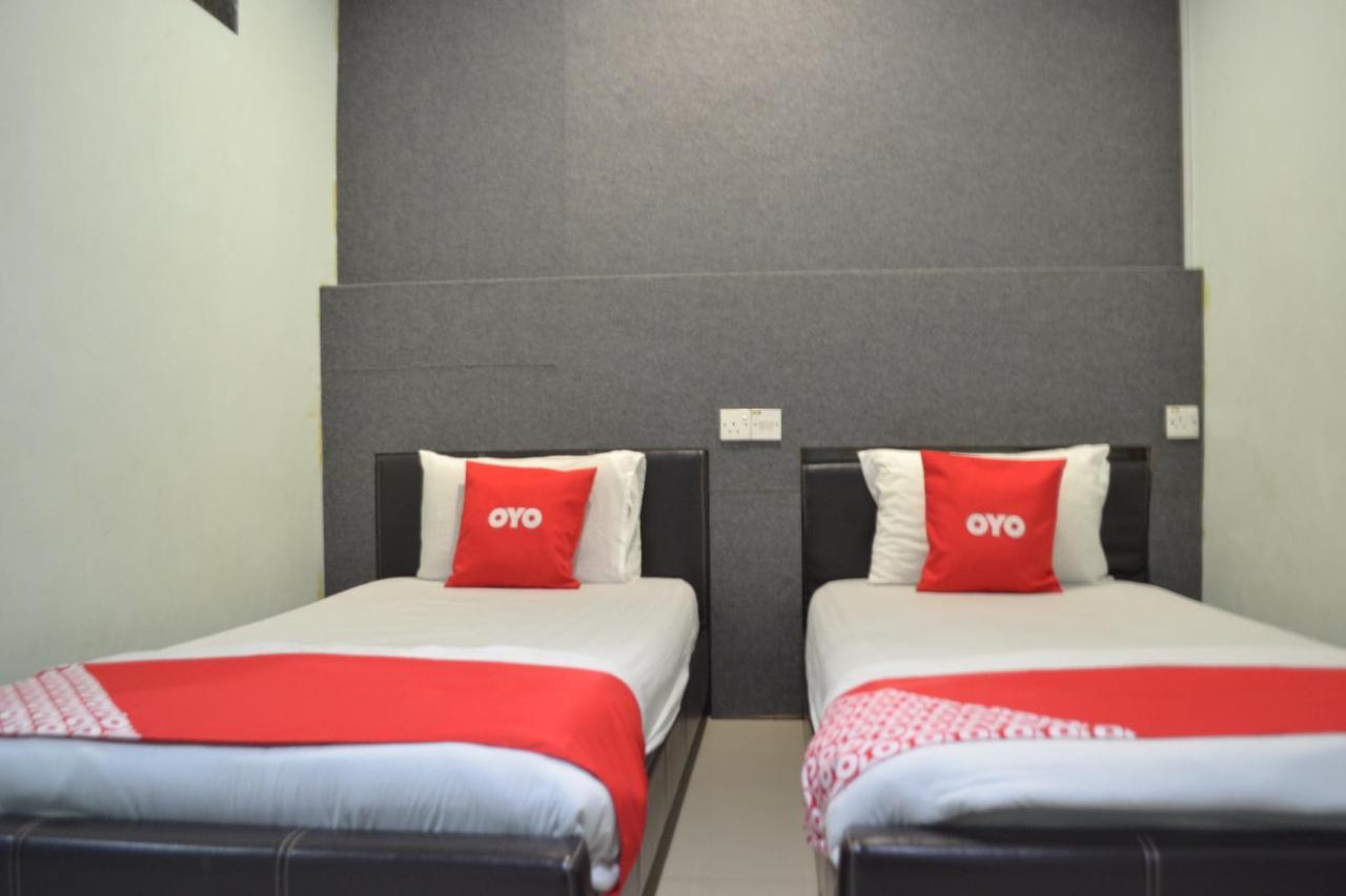 Oyo 89737 Hotel Tishoa Kampong Batu Tiga المظهر الخارجي الصورة