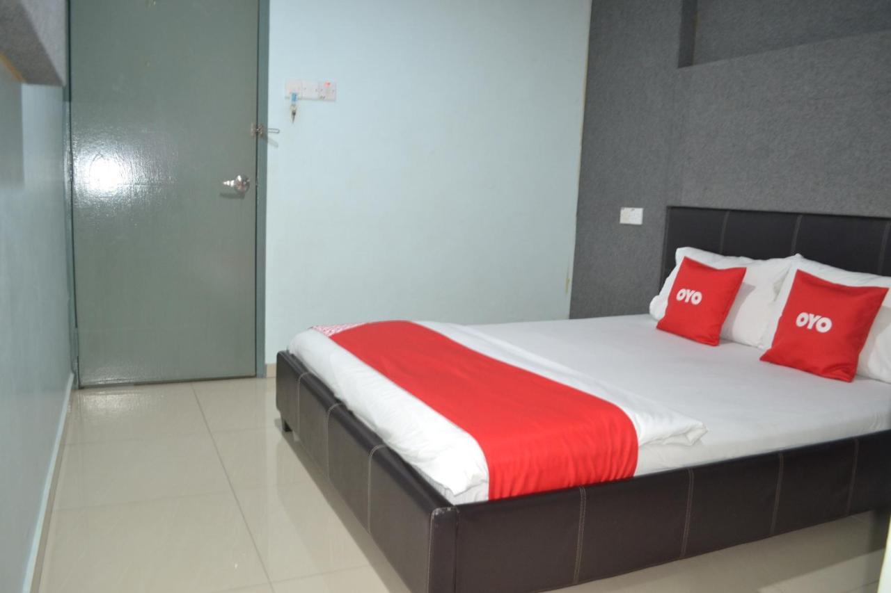 Oyo 89737 Hotel Tishoa Kampong Batu Tiga المظهر الخارجي الصورة